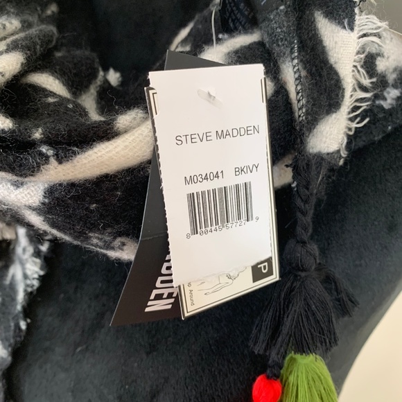 NWT Steve Madden blanket scarf - Picture 4 of 7